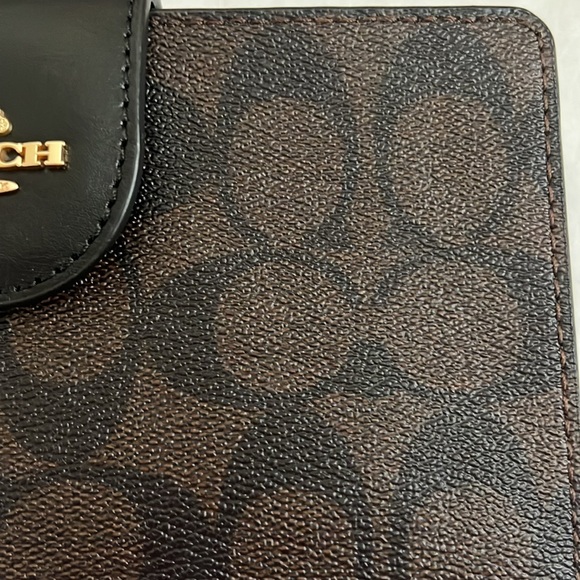 NWT Coach Phone Wallet In Color-block Signature Canvas - Picture 2 of 9